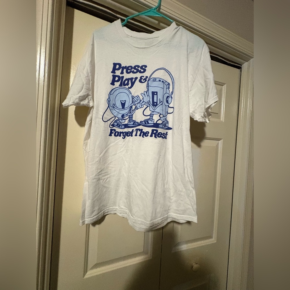 Rue 21 white and blue graphic tee with letters
